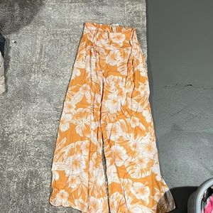 Brand new Hawaiian flower wide leg Roxy pants size small